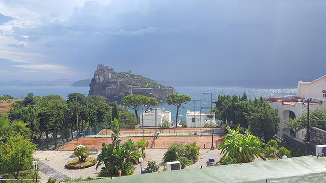 tromba marina ischia maltempo tornado capri napoli
