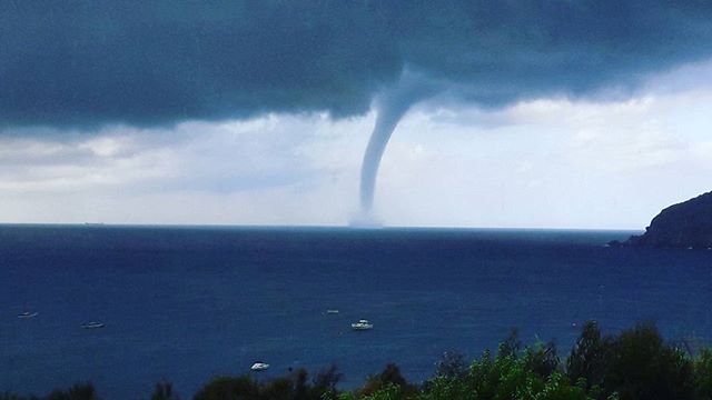 tromba marina ischia maltempo tornado capri napoli