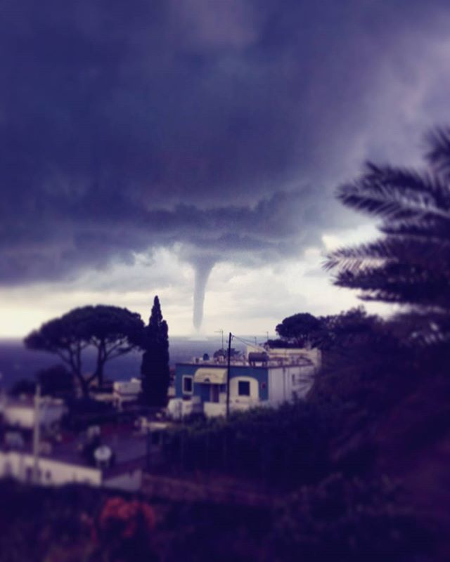 tromba marina ischia maltempo tornado capri napoli