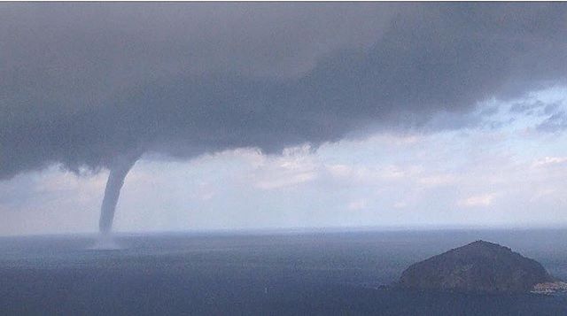 tromba marina ischia maltempo tornado capri napoli