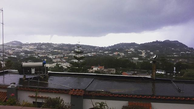 tromba marina ischia maltempo tornado capri napoli
