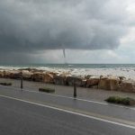 Maltempo, il ciclone si abbatte sulla Toscana: pazzesco tornado a Marina di Pisa [FOTO e VIDEO]