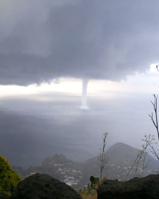 tromba marina ischia maltempo tornado capri napoli