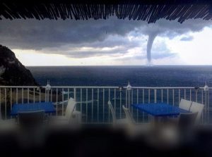 tromba marina ischia maltempo tornado capri napoli