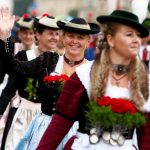 Germania: al via l’Oktoberfest a Monaco, 6 milioni di visitatori berranno 7 milioni di litri di birra [GALLERY]