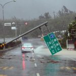 Il super tifone Meranti si abbatte su Taiwan: litorali devastati, container spazzati via come giocattoli [FOTO e VIDEO LIVE]
