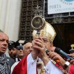 Napoli: si ripete il miracolo di San Gennaro [GALLERY]