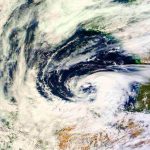 Maltempo, rarissimo ciclone nel Golfo di Biscaglia: si chiama “Stephanie”, domani arriverà in Italia [MAPPE]