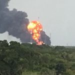 Esplosione al Kennedy Space Center: avvertita a km di distanza, densa nube nera in cielo [FOTO e VIDEO]