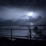 Maltempo, spettacolari fulminazioni nell’alto Adriatico: forte temporale al largo di Chioggia [GALLERY]