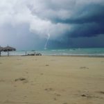 Maltempo, domenica tempestosa sull’Italia: tromba marina a Pescara, nubifragio a Bari, diluvi in Campania: tutte le FOTO LIVE