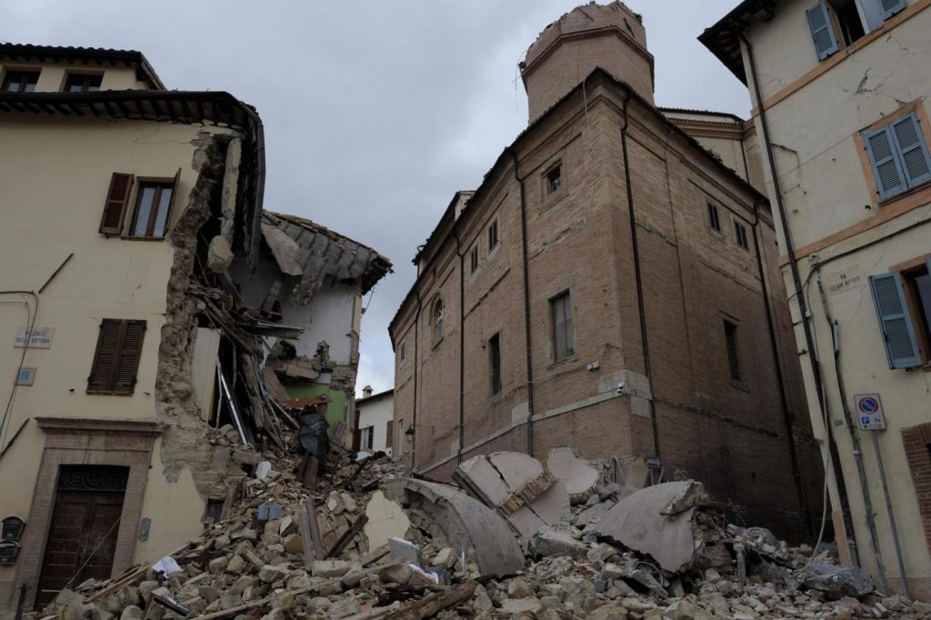 La città di Camerino devastata dal sisma