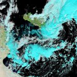 Allerta Meteo, ciclone forte come un uragano di 1ª Categoria sullo Jonio: ecco le immagini del vortice [GALLERY e DATI LIVE]