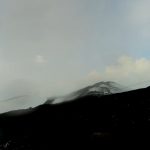 Non è zucchero filato: ecco la prima neve sull’Etna, e ieri c’erano +30°C… [GALLERY]