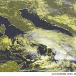 Allerta Meteo, ecco l’occhio del ciclone nel basso Tirreno: inizia la fase critica per Calabria e Sicilia [LIVE]