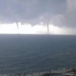 Maltempo Roma, situazione critica sul litorale: straordinaria “sfilata” di tornado, piogge alluvionali sulla costa [GALLERY]