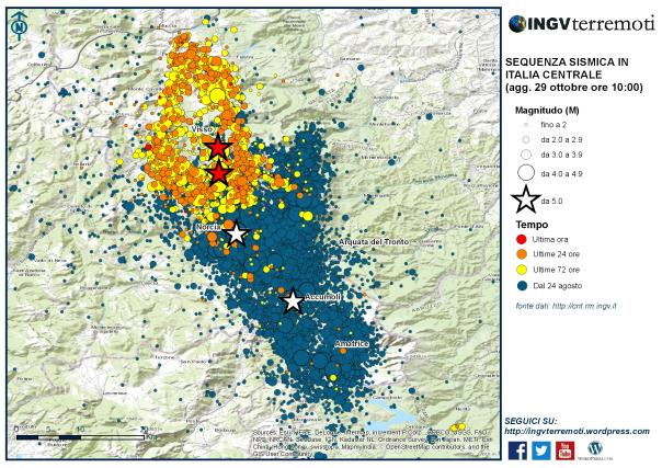 La mappa della sequenza sismica dal 24 agosto 2016 al 29 ottobre 2016 (ore 10.00). Le stelle bianche sono i due eventi di magnitudo 6.0 e 5.4 del 24 agosto. Le due stelle rosse sono i terremoti avvenuti il 26 ottobre di magnitudo ML 5.4 alle ore 19.10 (stella più a sud) e di magnitudo 5.9 alle ore 21.18 (la stella più a nord)