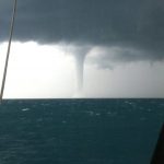 Maltempo Lazio, violentissimo temporale sul litorale di Roma: enorme tornado a Fiumicino [FOTO LIVE]