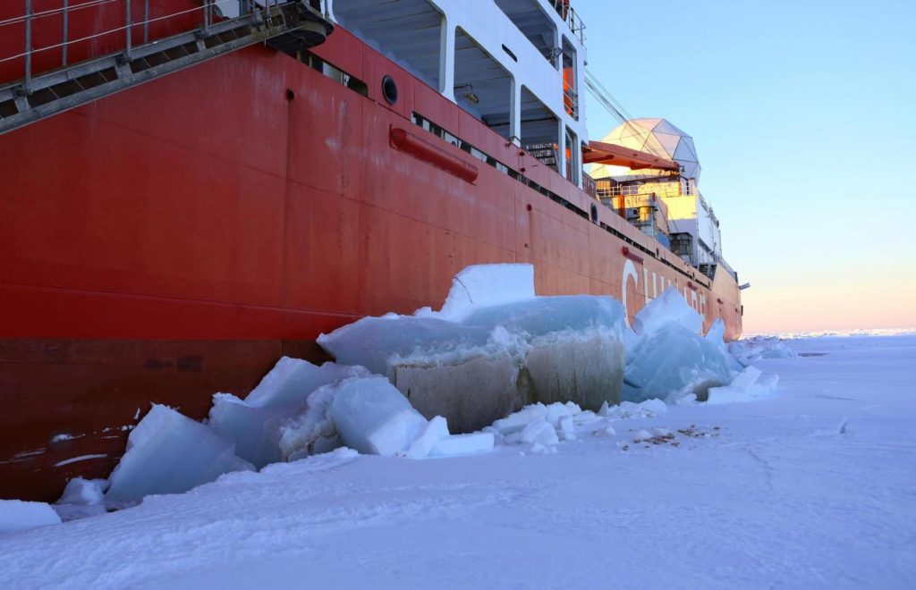 Cina, rompighiaccio Xuelong nella sua 33° spedizione antartica