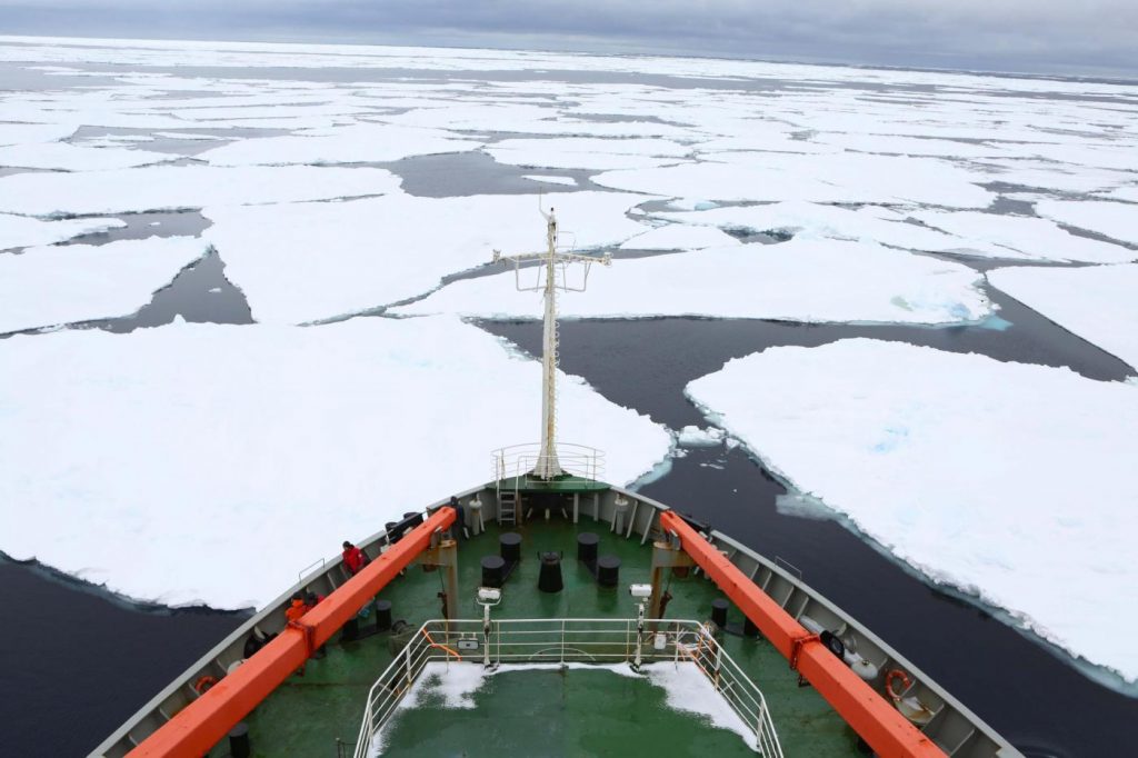 Cina, rompighiaccio Xuelong nella sua 33° spedizione antartica