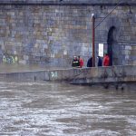 Alluvione Piemonte, Torino: i battelli Valentino e Valentina incastrati sotto il ponte della Gran Madre [FOTO e VIDEO]