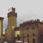 Maltempo, situazione drammatica in Toscana: crolla ponte ad Arezzo, famiglie isolate e diversi feriti [FOTO LIVE]
