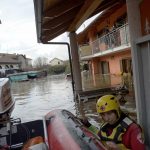 Esonda il torrente Chisola a Moncalieri: 1800 bloccati in casa, evacuazioni in corso [GALLERY]