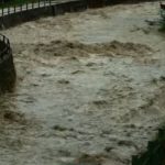 Maltempo, situazione critica al Nord/Ovest: oltre 300mm di pioggia, un disperso, frane e inondazioni [LIVE]