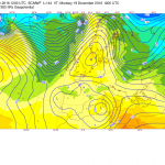 Previsioni Meteo Natale, situazione esplosiva: violento ciclone in arrivo dal Maghreb, poi freddo dai Balcani [MAPPE]