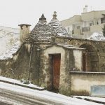 Gelo e Neve in Puglia, spettacolari nevicate nella Valle d’Itria: Trulli imbiancati [FOTO LIVE]