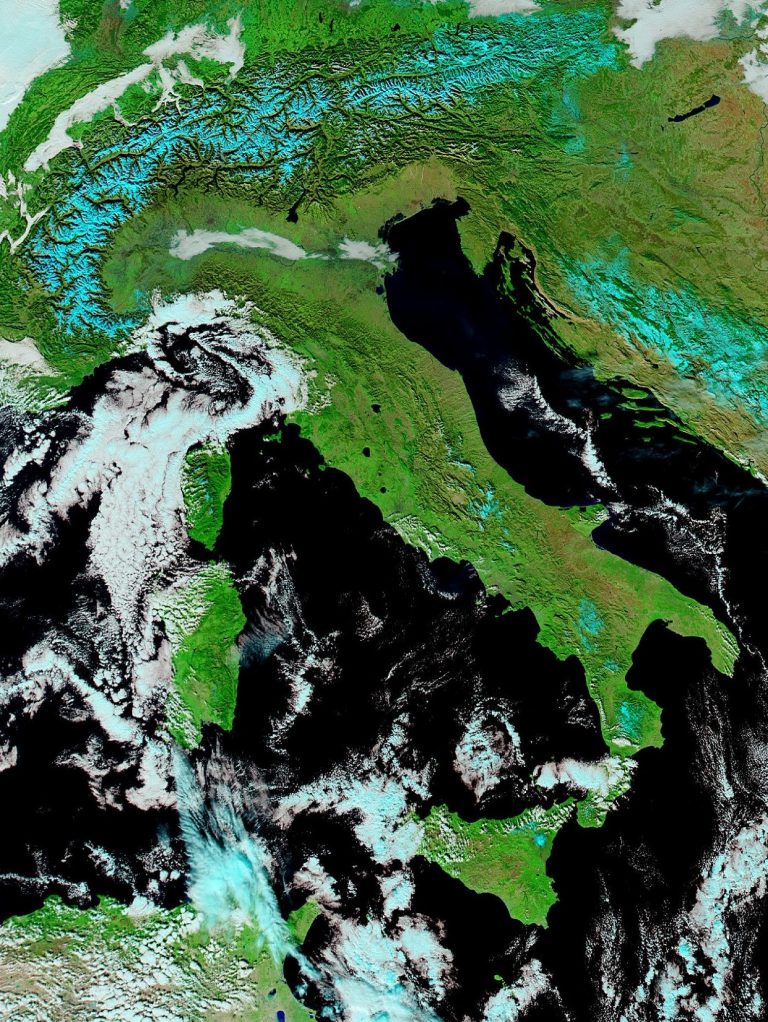 L'Italia vista dai satelliti NASA nel giorno di Capodanno