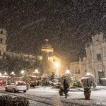“Burian”, la Sicilia si trasforma in una piccola “Siberia Mediterranea”: eccezionale nevicata notturna a Taormina e Acireale [FOTO LIVE]