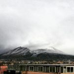 Maltempo Napoli, il Vesuvio getta la maschera: che spettacolo la neve sin dalle pendici del vulcano [GALLERY]