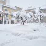 Maltempo, l’Abruzzo è già sommerso dalla neve (ed è solo l’inizio…). Tutte le FOTO in diretta [GALLERY]