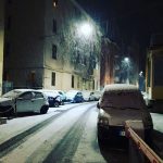 Maltempo, Italia nella morsa di gelo e neve: serata glaciale, nevica da Torino a Cosenza, dall’Emilia a Ischia e Capri [FOTO LIVE]