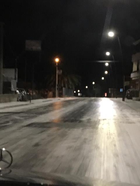 La strada tra Cinquefrondi e Polistena stamattina: una lastra di ghiaccio