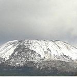 Maltempo: fiocchi di neve a Napoli, Vesuvio imbiancato [GALLERY]