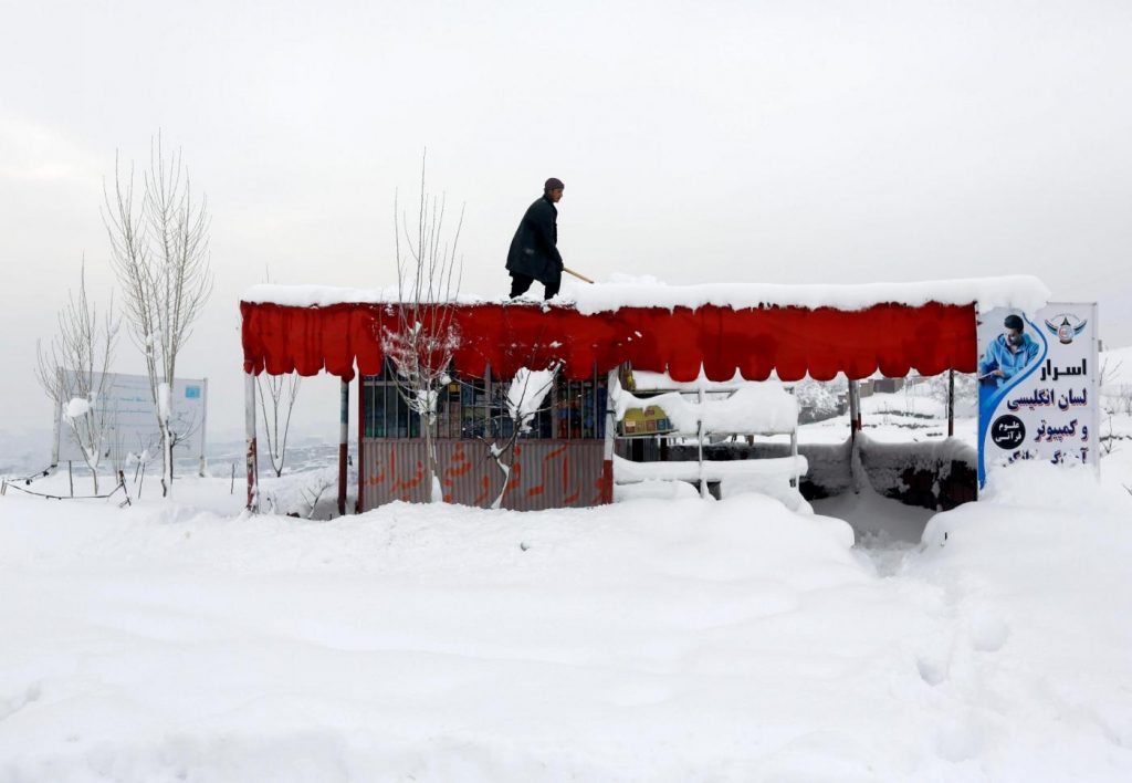 Afghanistan, la città di Kabul sotto la neve
