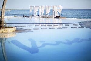Viva Dominicus Beach_piscina con lettini