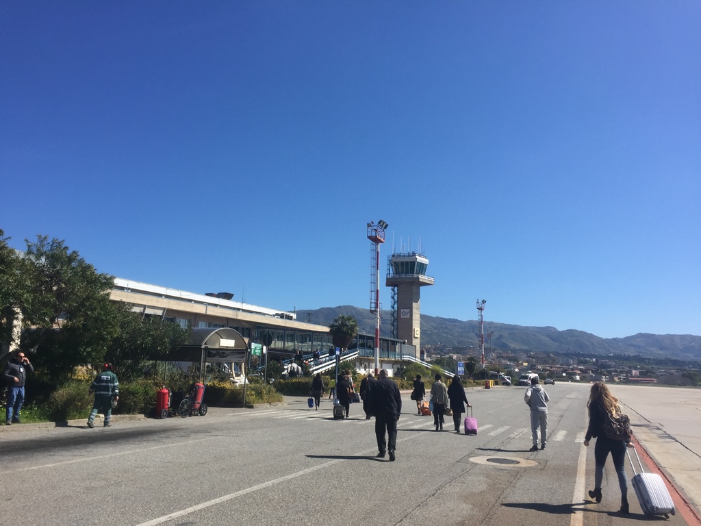 Eruzione Etna, rapido miglioramento delle condizioni: buone notizie per l’Aeroporto di Reggio Calabria