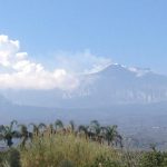 Esplosione Etna, il racconto del vulcanologo: “ho una ferita in testa ma sto bene e mi sto calando una birra”
