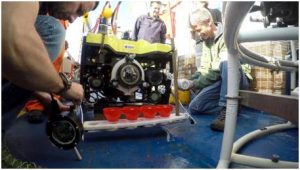 Foto1. ROV (veicolo subacqueo filoguidato) con sonda per misurare temperatura e prototipo per campionare gas realizzato dai ricercatori dell’INGV di Palermo montato su ROV