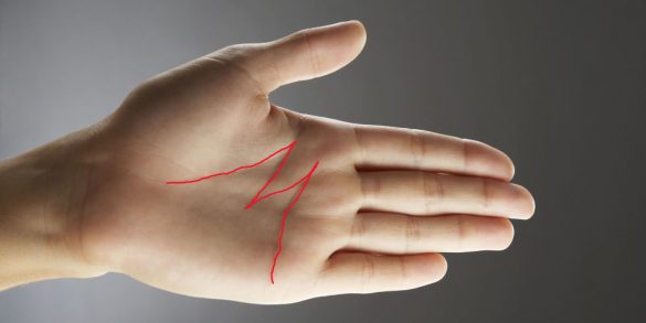 Sul palmo della mano compare una M? Ecco cosa significa