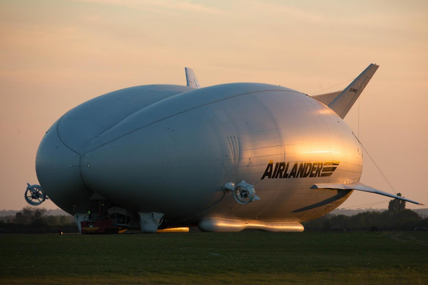 airlander-10-l-aircraft-pi-grande-del-mondo-supera-le-prove-di-volo