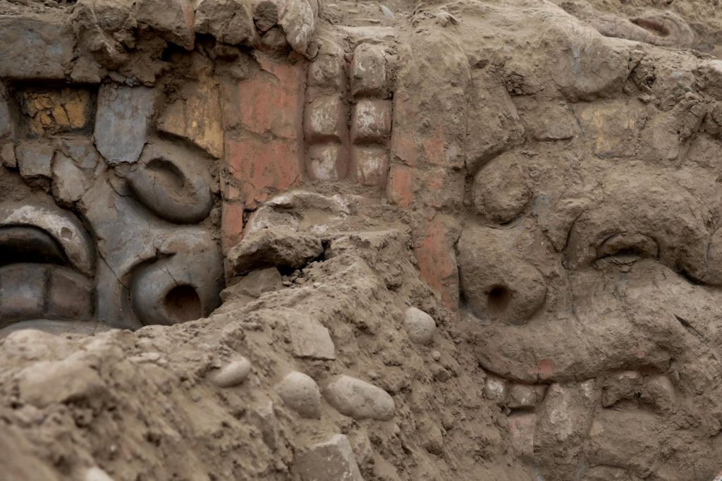 Perù, scoperto sito archeologico con fregi di 3.500anni fà
