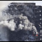 Incendio Londra: si teme che la torre possa crollare, chiusa anche la metro [GALLERY]