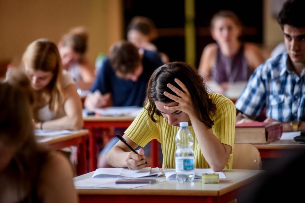 Milano, la prima prova dell’esame di maturità al Liceo Manzoni