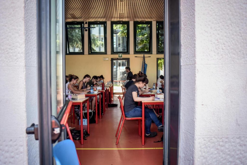 Milano, la prima prova dell’esame di maturità al Liceo Manzoni