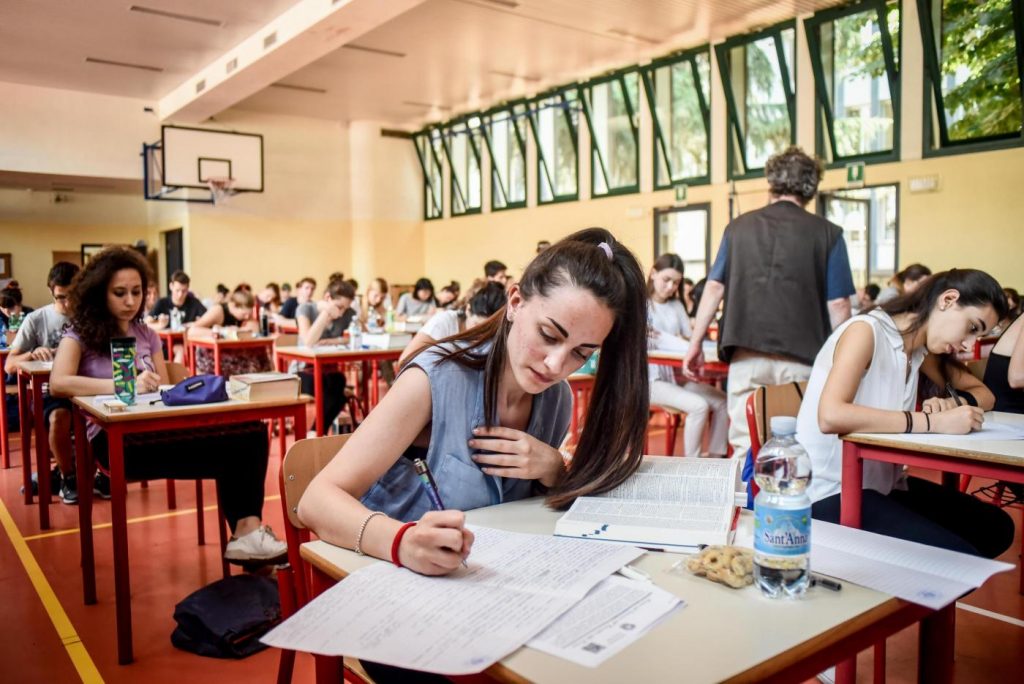 Milano, la prima prova dell’esame di maturità al Liceo Manzoni