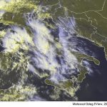 Allerta Meteo, situazione estrema sull’Italia: Paese spaccato a metà, piogge alluvionali al Nord e caldo africano al Sud [LIVE]